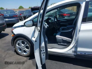 2019 Chevrolet Bolt EV LT z VIN 1G1FY6S08K4123200, wystawiony jako IAAI lot #42455115 z przebiegiem 29 891 mil mil oraz . Historia ofert i sprzedaży dostępna na DreamBid. Obrazek 5.