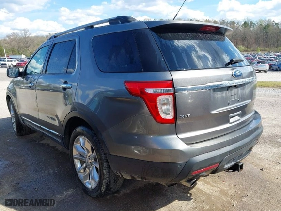 2012 Ford Explorer XLT with VIN 1FMHK8D86CGA19834, listed as a IAAI auction lot 41852029 with 200,061 mi miles. Bid and sale history available at carsss.com. Image 3.