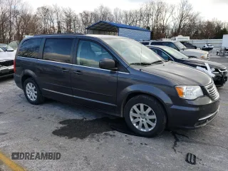 2015 Chrysler Town & Country LX with VIN 2C4RC1AG6FR675771, listed as a Copart auction lot 82665674 with 146,636 mi miles and Salvage Title. Bid and sale history available at carsss.com. Image 4.