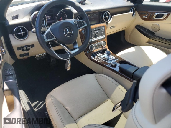 2019 Mercedes-Benz SLC 300 z VIN WDDPK3JA3KF160252, wystawiony jako Copart lot #57570755 z przebiegiem 6 471 mil mil oraz Szkoda całkowita • Salvage title. Historia ofert i sprzedaży dostępna na DreamBid. Obrazek 8.