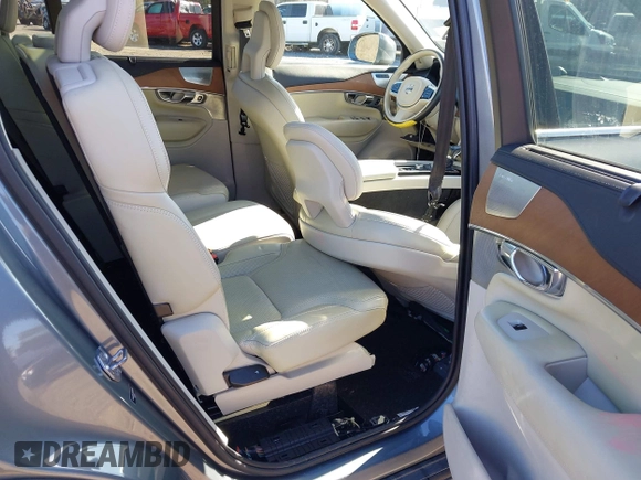 2016 Volvo XC90 T6 Inscription with VIN YV4A22PL4G1059807, listed as a IAAI auction lot 41863367 with 80,582 mi miles. Bid and sale history available at carsss.com. Image 8.