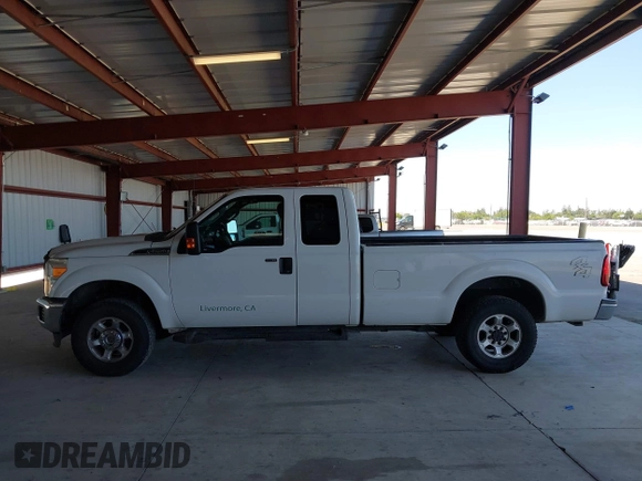 2015 Ford F-250 XLT z VIN 1FT7X2B60FEC27921, wystawiony jako IAAI lot #41962970 z przebiegiem 316 909 mil mil oraz . Historia ofert i sprzedaży dostępna na DreamBid. Obrazek 14.