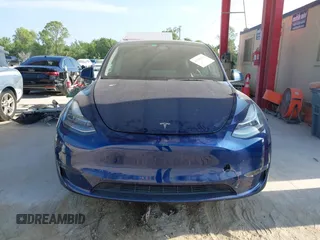 2022 Tesla Model Y Long Range z VIN 7SAYGAEE2NF364733, wystawiony jako IAAI lot #42290231 z przebiegiem 33 907 mil mil oraz . Historia ofert i sprzedaży dostępna na DreamBid. Obrazek 6.