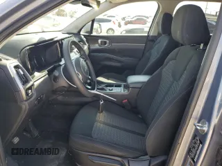 2022 Kia Sorento LX z VIN 5XYRG4LC2NG076613, wystawiony jako Copart lot #47830665 z przebiegiem 61 783 mil mil oraz Szkoda całkowita • Salvage title. Historia ofert i sprzedaży dostępna na DreamBid. Obrazek 7.