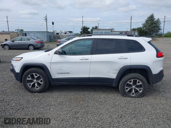 2017 Jeep Cherokee Trailhawk L Plus z VIN 1C4PJMBS2HD218558, wystawiony jako IAAI lot #42239283 z przebiegiem 147 838 mil mil oraz . Historia ofert i sprzedaży dostępna na DreamBid. Obrazek 14.