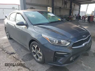 2021 Kia Forte LXS z VIN 3KPF24AD8ME263248, wystawiony jako IAAI lot #42110442 z przebiegiem 76 323 mil mil oraz . Historia ofert i sprzedaży dostępna na DreamBid. Obrazek 1.