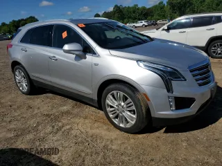 2019 Cadillac XT5 Premium Luxury FWD z VIN 1GYKNERS5KZ235627, wystawiony jako Copart lot #52512755 z przebiegiem Nie podano mil oraz Szkody całkowita. Historia ofert i sprzedaży dostępna na DreamBid. Obrazek 4.