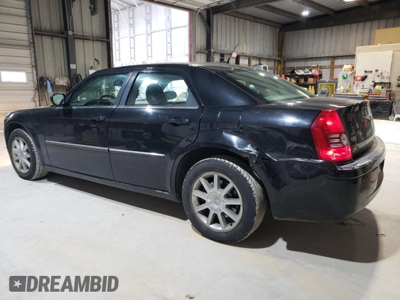 2008 Chrysler 300 z VIN 2C3LK33G58H203852, wystawiony jako Copart lot #86812404 z przebiegiem 213 031 mil mil oraz Szkoda całkowita • Salvage title. Historia ofert i sprzedaży dostępna na DreamBid. Obrazek 2.