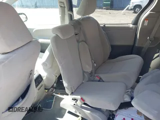 2018 Toyota Sienna LE Auto Access Seat with VIN 5TDKZ3DC4JS925755, listed as a IAAI auction lot 41887172 with 212,921 mi miles. Bid and sale history available at carsss.com. Image 8.