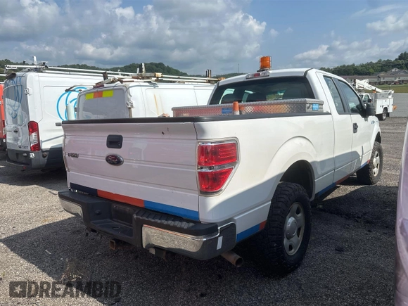 2013 Ford F-150 XL z VIN 1FTEX1EM7DKF27157, wystawiony jako IAAI lot #42786348 z przebiegiem 157 918 mil mil oraz . Historia ofert i sprzedaży dostępna na DreamBid. Obrazek 3.