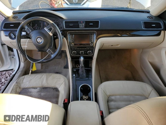 2014 Volkswagen Passat SEL Premium z VIN 1VWCN7A32EC081358, wystawiony jako Copart lot #56234195 z przebiegiem 147 383 mil mil oraz Tytuł czysty. Historia ofert i sprzedaży dostępna na DreamBid. Obrazek 8.