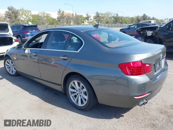 2015 BMW 5 Series 528i z VIN WBA5A5C5XFD515013, wystawiony jako IAAI lot #42105984 z przebiegiem 157 465 mil mil oraz . Historia ofert i sprzedaży dostępna na DreamBid. Obrazek 3.
