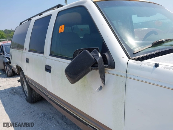 1996 GMC Suburban with VIN 1GKFK16R3TJ726521, listed as a IAAI auction lot 42055945 with 170,893 mi miles. Bid and sale history available at carsss.com. Image 6.