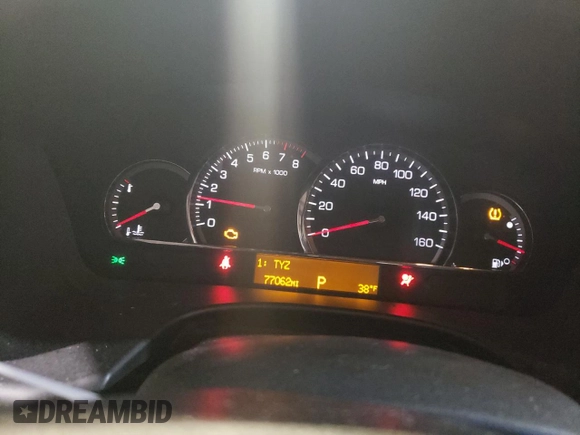 2010 Cadillac STS AWD z VIN 1G6DU6EV5A0113671, wystawiony jako Copart lot #47447395 z przebiegiem 77 062 mil mil oraz Tytuł czysty. Historia ofert i sprzedaży dostępna na DreamBid. Obrazek 9.