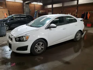 2015 Chevrolet Sonic LT z VIN 1G1JC5SG7F4120830, wystawiony jako Copart lot #55138495 z przebiegiem 89 086 mil mil oraz Szkody całkowita. Historia ofert i sprzedaży dostępna na DreamBid. Obrazek 1.