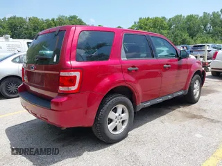 2009 Ford Escape XLS z VIN 1FMCU02799KA20370, wystawiony jako IAAI lot #42811109 z przebiegiem 195 451 mil mil oraz . Historia ofert i sprzedaży dostępna na DreamBid. Obrazek 4.