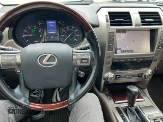 2015 Lexus GX 460 z VIN JTJBM7FX3F5118045, wystawiony jako Copart lot #64526005 z przebiegiem 228 650 mil mil oraz Czysty tytuł • Clean title. Historia ofert i sprzedaży dostępna na DreamBid. Obrazek 7.