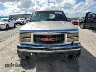 1999 GMC Suburban with VIN 3GKFK16R8XG531621, listed as a Copart auction lot 46593105 with 221,125 mi miles and Salvage Title. Bid and sale history available at carsss.com. Image 5.