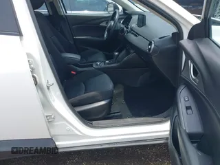 2019 Mazda CX-3 Sport z VIN JM1DKDB71K1459192, wystawiony jako IAAI lot #42232215 z przebiegiem 58 208 mil mil oraz . Historia ofert i sprzedaży dostępna na DreamBid. Obrazek 5.