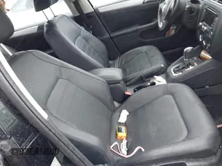 2011 Volkswagen Jetta SEL с VIN 3VWLX7AJ8BM348523, выставлен на аукционе IAAI как лот 42336459 с пробегом 178 770 миль миль и . История ставок и продаж доступна на DreamBid. Изображение 5.