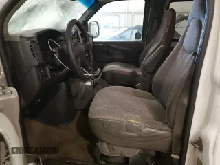 2005 Chevrolet Express Passenger with VIN 1GAHG39U451202405, listed as a Copart auction lot 45713255 with 488,178 mi miles and Salvage title. Bid and sale history available at DreamBid. Image 7.