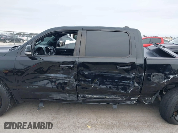 2019 Ram 1500 Big Horn z VIN 1C6RREFT1KN891182, wystawiony jako IAAI lot #41634042 z przebiegiem 128 972 mil mil oraz . Historia ofert i sprzedaży dostępna na DreamBid. Obrazek 14.