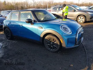 2022 MINI Hardtop 4 Door Cooper z VIN WMW33DK09N2P67914, wystawiony jako IAAI lot #41249393 z przebiegiem 20 170 mil mil oraz . Historia ofert i sprzedaży dostępna na DreamBid. Obrazek 1.