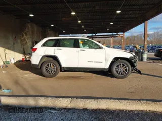 2020 Jeep Grand Cherokee Limited z VIN 1C4RJFBGXLC239821, wystawiony jako IAAI lot #41216680 z przebiegiem 83 055 mil mil oraz . Historia ofert i sprzedaży dostępna na DreamBid. Obrazek 13.