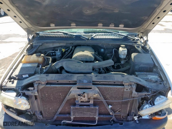 2004 Chevrolet Tahoe LT with VIN 1GNEC13ZX4R245717, listed as a Copart auction lot 50137035 with 253,914 mi miles and Salvage Title. Bid and sale history available at carsss.com. Image 12.