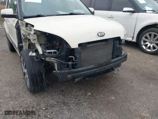 2013 Kia Soul + with VIN KNDJT2A69D7575284, listed as a IAAI auction lot 40777034 with 136,912 mi miles. Bid and sale history available at carsss.com. Image 14.