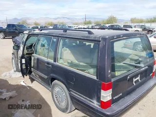 1998 Volvo V90 z VIN YV1KW9601W1046355, wystawiony jako IAAI lot #41518241 z przebiegiem 236 321 mil mil oraz . Historia ofert i sprzedaży dostępna na DreamBid. Obrazek 3.