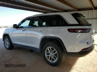 2023 Jeep Grand Cherokee Laredo z VIN 1C4RJGAG7PC535294, wystawiony jako Copart lot #87948155 z przebiegiem 43 469 mil mil oraz Czysty tytuł • Clean title. Historia ofert i sprzedaży dostępna na DreamBid. Obrazek 2.