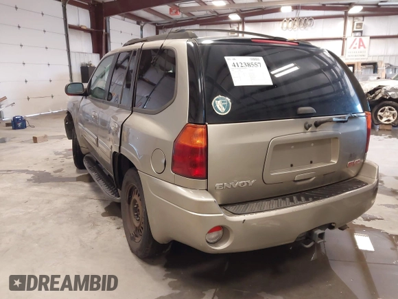 2003 GMC Envoy SLT z VIN 1GKDS13S932299354, wystawiony jako IAAI lot #41238557 z przebiegiem 251 535 mil mil oraz . Historia ofert i sprzedaży dostępna na DreamBid. Obrazek 3.