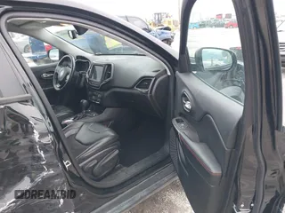 2019 Jeep Cherokee Trailhawk Elite with VIN 1C4PJMBX6KD313675, listed as a IAAI auction lot 41448924 with 51,639 mi miles. Bid and sale history available at carsss.com. Image 5.