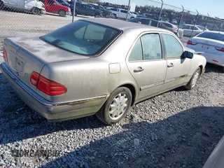 1997 Mercedes-Benz E-Class with VIN WDBJF55F4VA405680, listed as a IAAI auction lot 41462478 with 352,480 mi miles. Bid and sale history available at carsss.com. Image 4.