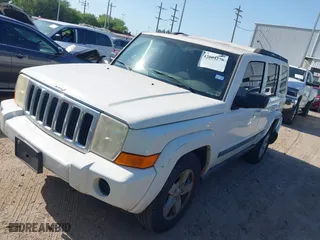2007 Jeep Commander Sport with VIN 1J8HH48K07C587312, listed as a IAAI auction lot 42004278 with 208,390 mi miles. Bid and sale history available at carsss.com. Image 2.