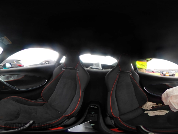 2023 McLaren Artura z VIN SBM16AEA2PW001787, wystawiony jako IAAI lot #41842771 z przebiegiem 2352 mil mil oraz . Historia ofert i sprzedaży dostępna na DreamBid. Obrazek 19.