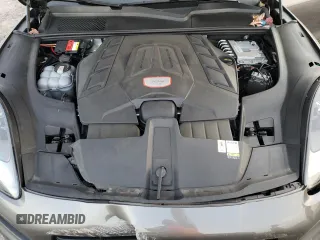 2023 Porsche Cayenne GTS z VIN WP1AG2AY9PDA18420, wystawiony jako Copart lot #81271624 z przebiegiem 19 002 mil mil oraz Szkoda całkowita • Salvage title. Historia ofert i sprzedaży dostępna na DreamBid. Obrazek 12.