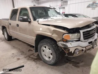 2004 GMC Sierra 1500 Crew Cab SLE with VIN 2GTEK13TX41394564, listed as a IAAI auction lot 41556037 with 227,848 mi miles. Bid and sale history available at carsss.com. Image 1.