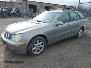 2003 Mercedes-Benz C 240 z VIN WDBRH81J93F394006, wystawiony jako IAAI lot #42061601 z przebiegiem 143 431 mil mil oraz . Historia ofert i sprzedaży dostępna na DreamBid. Obrazek 2.