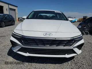 2024 Hyundai Elantra SEL z VIN KMHLM4DG1RU641644, wystawiony jako Copart lot #52002685 z przebiegiem 31 710 mil mil oraz Szkoda całkowita • Salvage title. Historia ofert i sprzedaży dostępna na DreamBid. Obrazek 5.