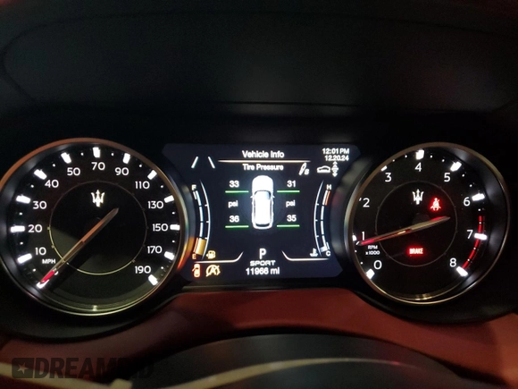 2022 Maserati Levante with VIN ZN661YUM1NX400441, listed as a Copart auction lot 84326324 with 11,966 mi miles and Salvage title. Bid and sale history available at DreamBid. Image 9.