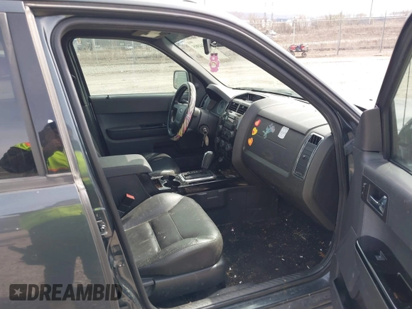2008 Ford Escape Limited with VIN 1FMCU94138KB00498, listed as a IAAI auction lot 41844905 with 181,736 mi miles. Bid and sale history available at carsss.com. Image 5.