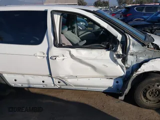 2000 Toyota Sienna CE with VIN 4T3GF19CXYU297351, listed as a IAAI auction lot 41086347 with 40,258 mi miles. Bid and sale history available at carsss.com. Image 13.
