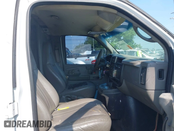 2007 Chevrolet Express Cargo with VIN 1GCFG15X971128422, listed as a IAAI auction lot 42600669 with Not provided miles and . Bid and sale history available at DreamBid. Image 5.