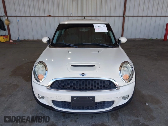2009 MINI Hardtop S с VIN WMWMF73509TW82449, выставлен на аукционе IAAI как лот 42304286 с пробегом Не указан миль и . История ставок и продаж доступна на DreamBid. Изображение 12.