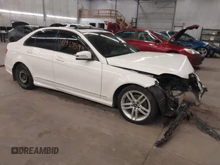 2012 Mercedes-Benz C 300 Sport z VIN WDDGF8BB4CA617822, wystawiony jako IAAI lot #41969593 z przebiegiem 188 670 mil mil oraz . Historia ofert i sprzedaży dostępna na DreamBid. Obrazek 1.