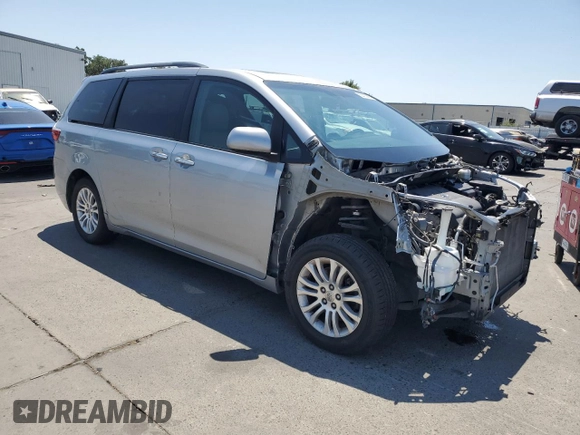 2015 Toyota Sienna XLE with VIN 5TDYK3DC4FS607026, listed as a Copart auction lot 60423605 with 132,327 mi miles and Clean title. Bid and sale history available at DreamBid. Image 4.