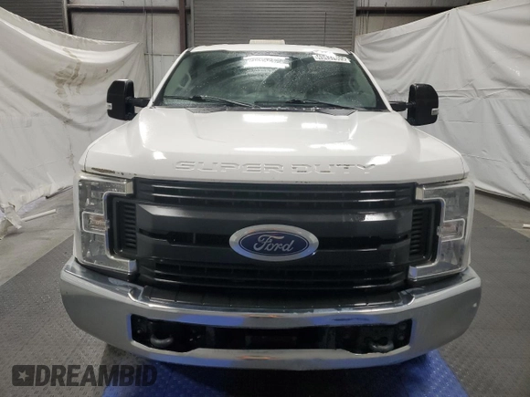 2018 Ford F-250 XL z VIN 1FT7X2A69JEB43297, wystawiony jako Copart lot #49437605 z przebiegiem 166 211 mil mil oraz Czysty tytuł • Clean title. Historia ofert i sprzedaży dostępna na DreamBid. Obrazek 5.