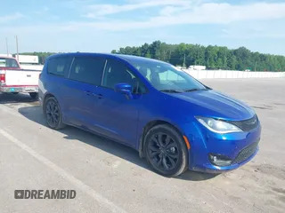 2020 Chrysler Pacifica Touring with VIN 2C4RC1FG8LR242747, listed as a IAAI auction lot 42557631 with 43,852 mi miles and . Bid and sale history available at DreamBid. Image 1.